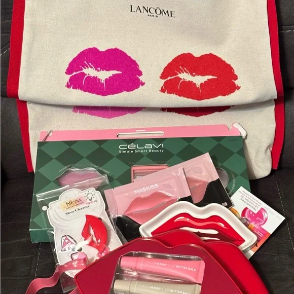 Lancôme Tote Bag with Lip Print and goodies - Picture 2 of 6